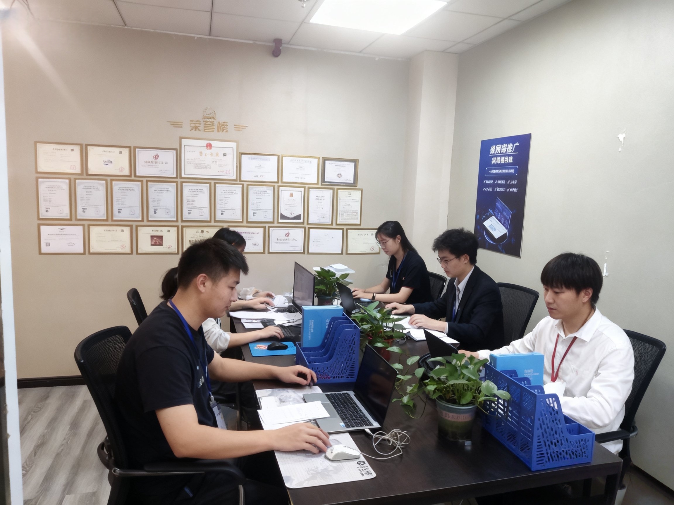 网推传媒有限公司办公环境实拍，展现专业、整洁的团队工作场景